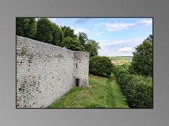 Hors Circuit - Château Thierry 16 x 12  - 90-099